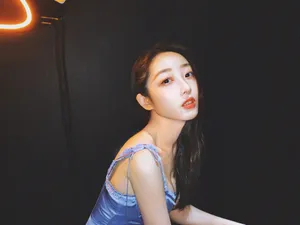 蒋梦婕清新甜美街拍图片_3