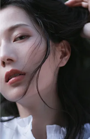 彭杨优雅文艺时尚写真图片
