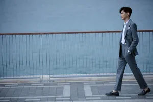 张翰帅气英伦风西装写真图片
