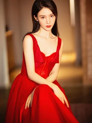 金晨美艳红裙性感写真图片