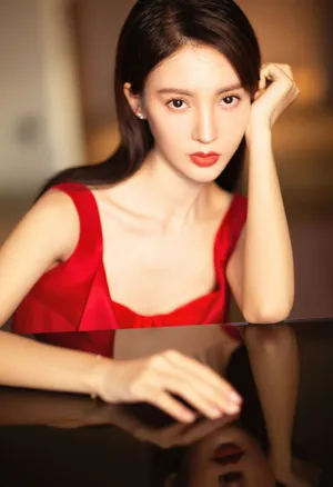 金晨美艳红裙性感写真图片_5
