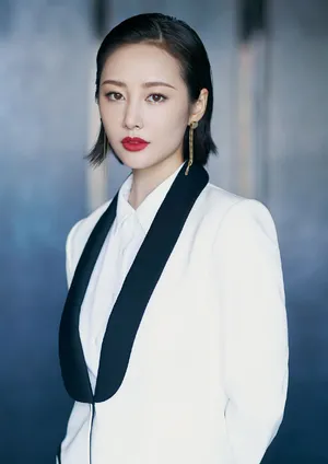 李纯清爽干练活动写真图片_2