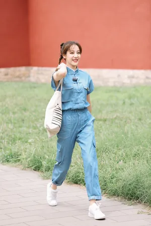 迪丽热巴遇见天坛双羊角辫甜美图片_4