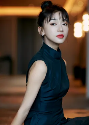 吴谨言黑裙优雅写真图片