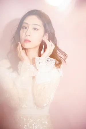 张碧晨粉色温婉写真图片_3
