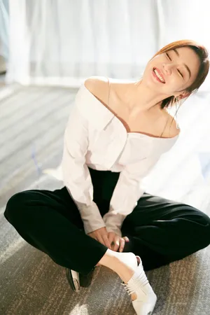 袁姗姗时尚优雅写真图片_3
