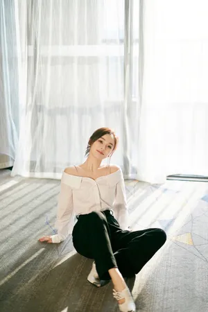 袁姗姗时尚优雅写真图片_4