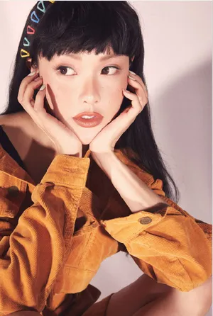黄一琳甜美灵动写真图片
