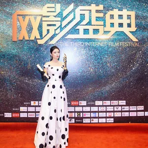徐冬冬黑白波点裙性感图片_6