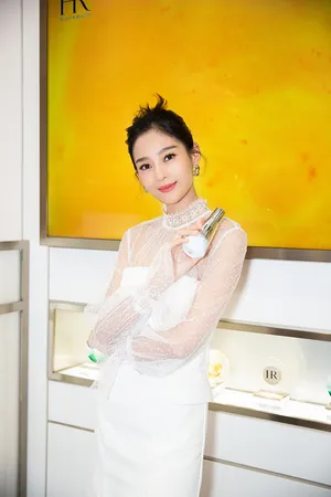 王媛可透视蕾丝裙性感写真图片_1