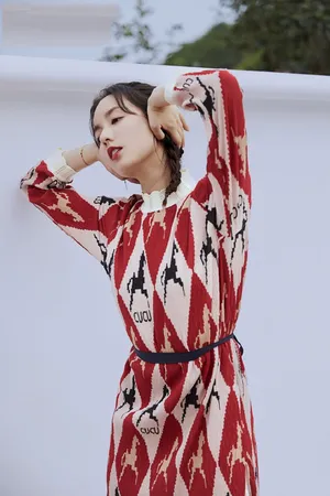 吕一甜美温婉写真图片_4