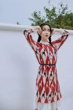吕一甜美温婉写真图片_5