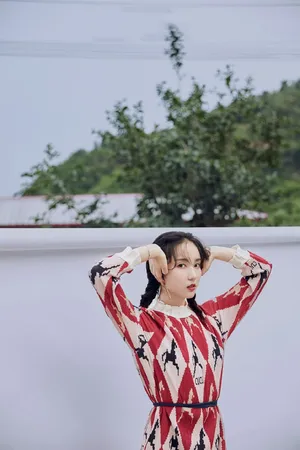 吕一甜美温婉写真图片_6