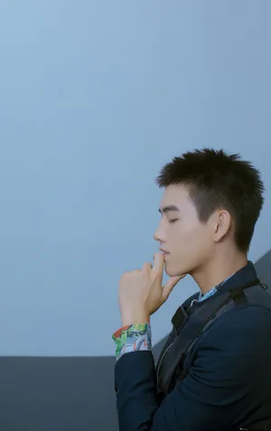 陈飞宇帅气养眼活动照图片_3