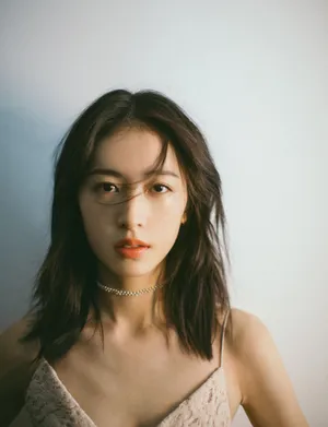 周雨彤清新甜美写真图片