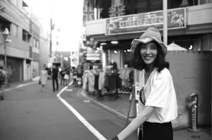 王紫璇日本街头性感街拍图片