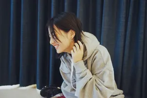 张子枫俏皮私服生活照图片