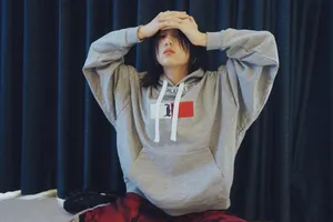 张子枫俏皮私服生活照图片_5