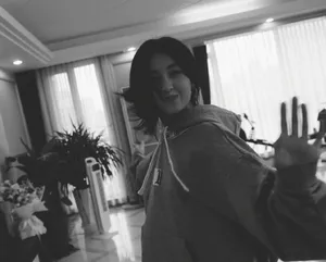 张子枫俏皮私服生活照图片_6