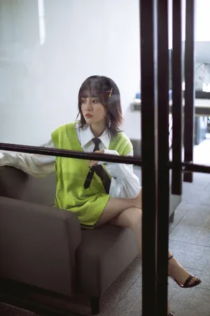 王梓薇绿色清秀写真图片_2