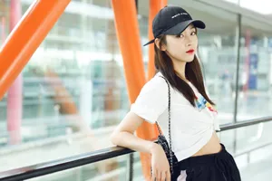 宣璐性感露脐装机场照图片_5
