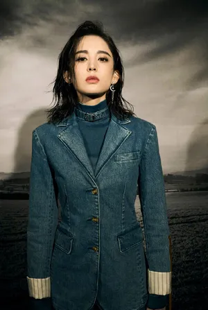 古力娜扎时尚质感写真大片_3