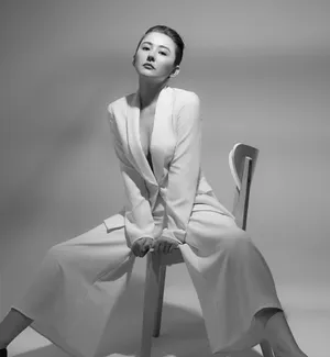 热依扎率性酷美写真图片_6