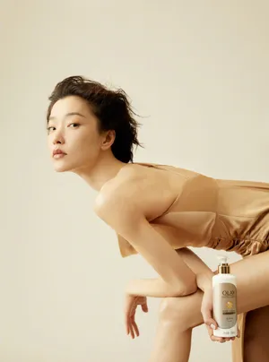 杜鹃白皙性感代言写真图片_5