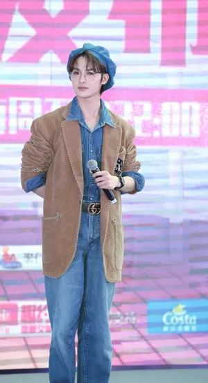 朱正廷文艺帅气活动照图片_5