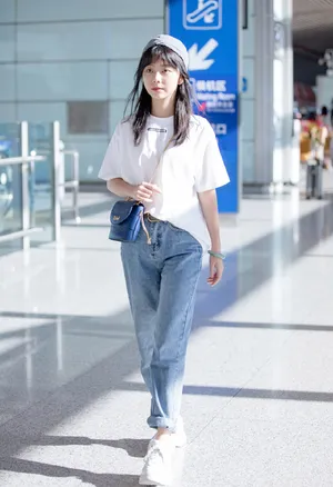 谭松韵清爽私服街拍照图片_3