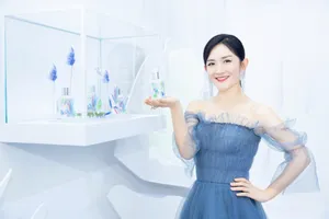 谢娜简洁优雅活动写真图片