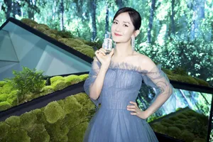 谢娜简洁优雅活动写真图片_4