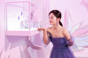 谢娜简洁优雅活动写真图片_5