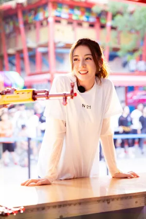 迪丽热巴娱乐园甜美写真图片_1