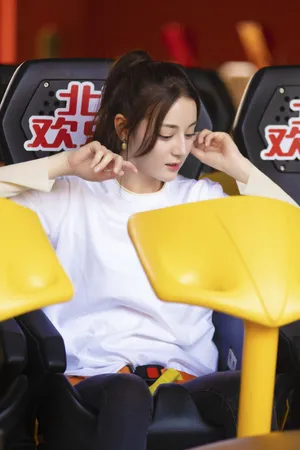 迪丽热巴娱乐园甜美写真图片_6