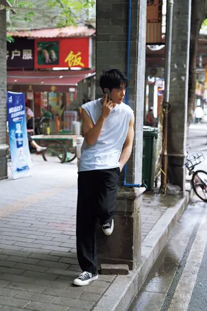 曾舜晞清爽白衬衫街拍写真图片_7