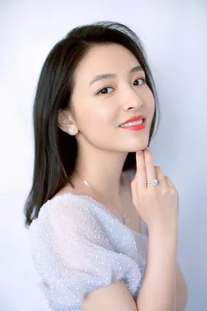 吴倩优雅仙气活动写真图片_2