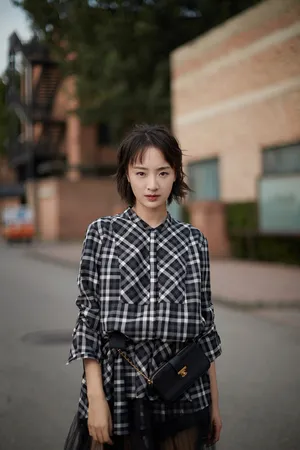孙铱早秋时尚街拍写真图片