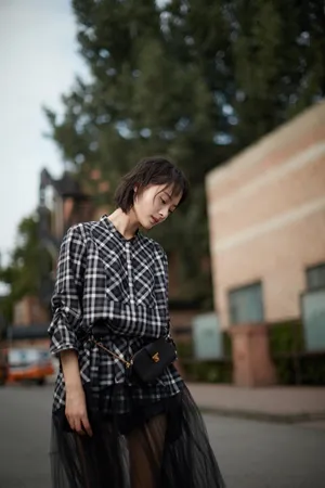 孙铱早秋时尚街拍写真图片_2