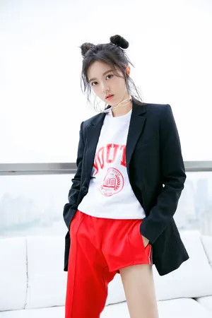 赵今麦酷美西装写真图片_4