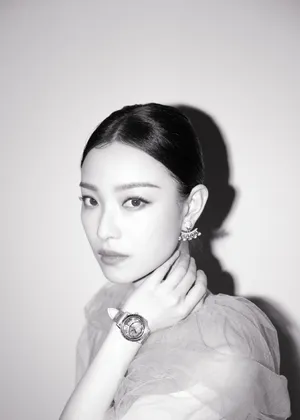 倪妮裸粉纱裙优雅写真图片