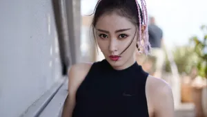 张天爱粉色脏辫甜酷写真图片_3