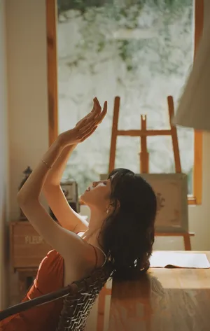 章乐韵性感美艳吊带裙写真图片_4