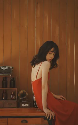章乐韵性感美艳吊带裙写真图片_6