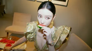 倪妮温婉俏皮写真图片_8