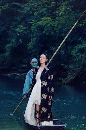 张静初异域风时尚写真大片