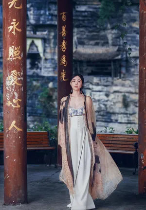 张静初异域风时尚写真大片_5