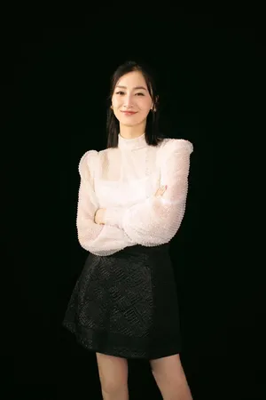 叶青清新优雅活动照图片