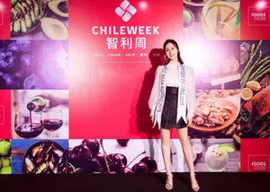 叶青清新优雅活动照图片_2