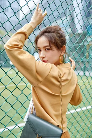 施诗卫衣舒适活力写真图片_5